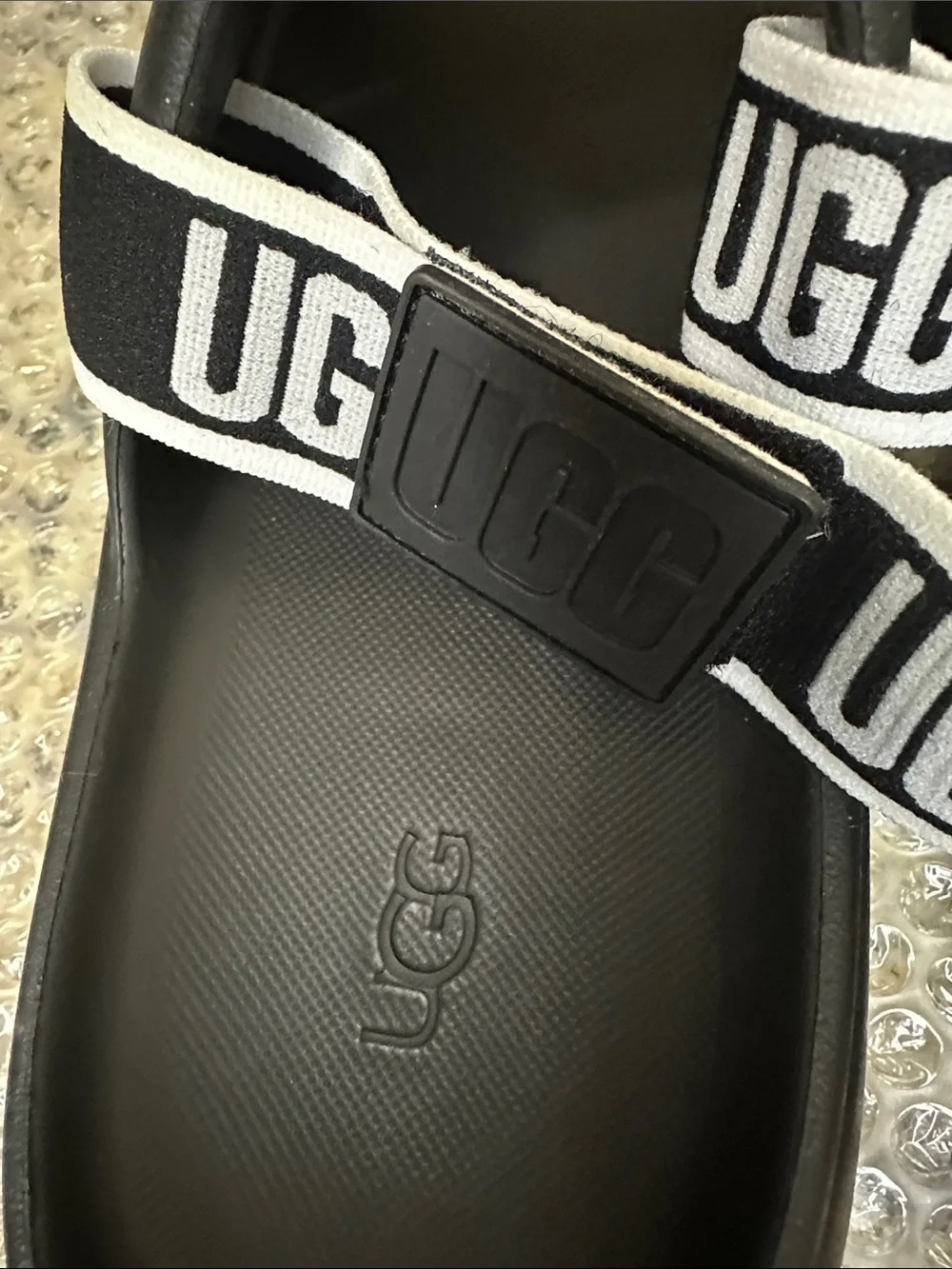 Brand New UGG Fluff Yeah Unisex (Men or Women) Cushioned Puff Strap Sandals
